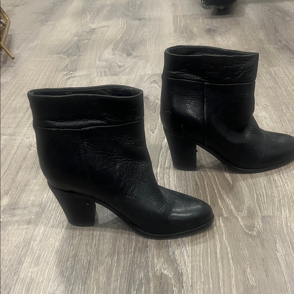 Kenneth Cole Black Heeled Boots